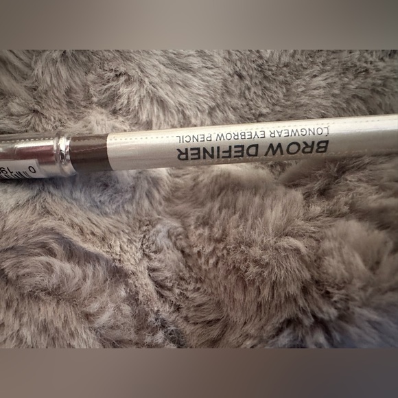 TRUE + LUSCIOUS Brow Definer eyebrow pencil in Taupe New! - Picture 6 of 6